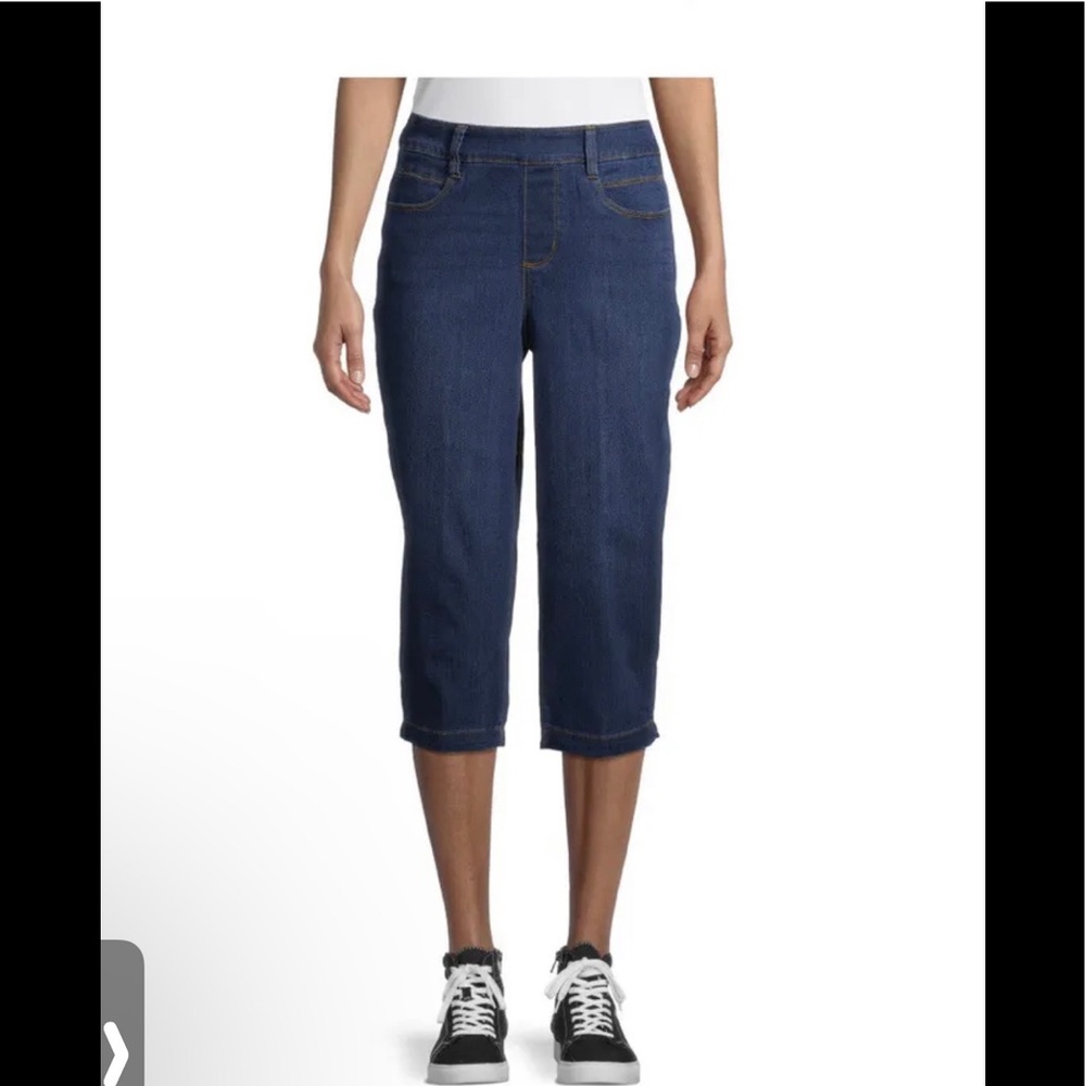 Womens Time and Tru Pull On Capris Size XS 0-2 Medium Wash Denim New